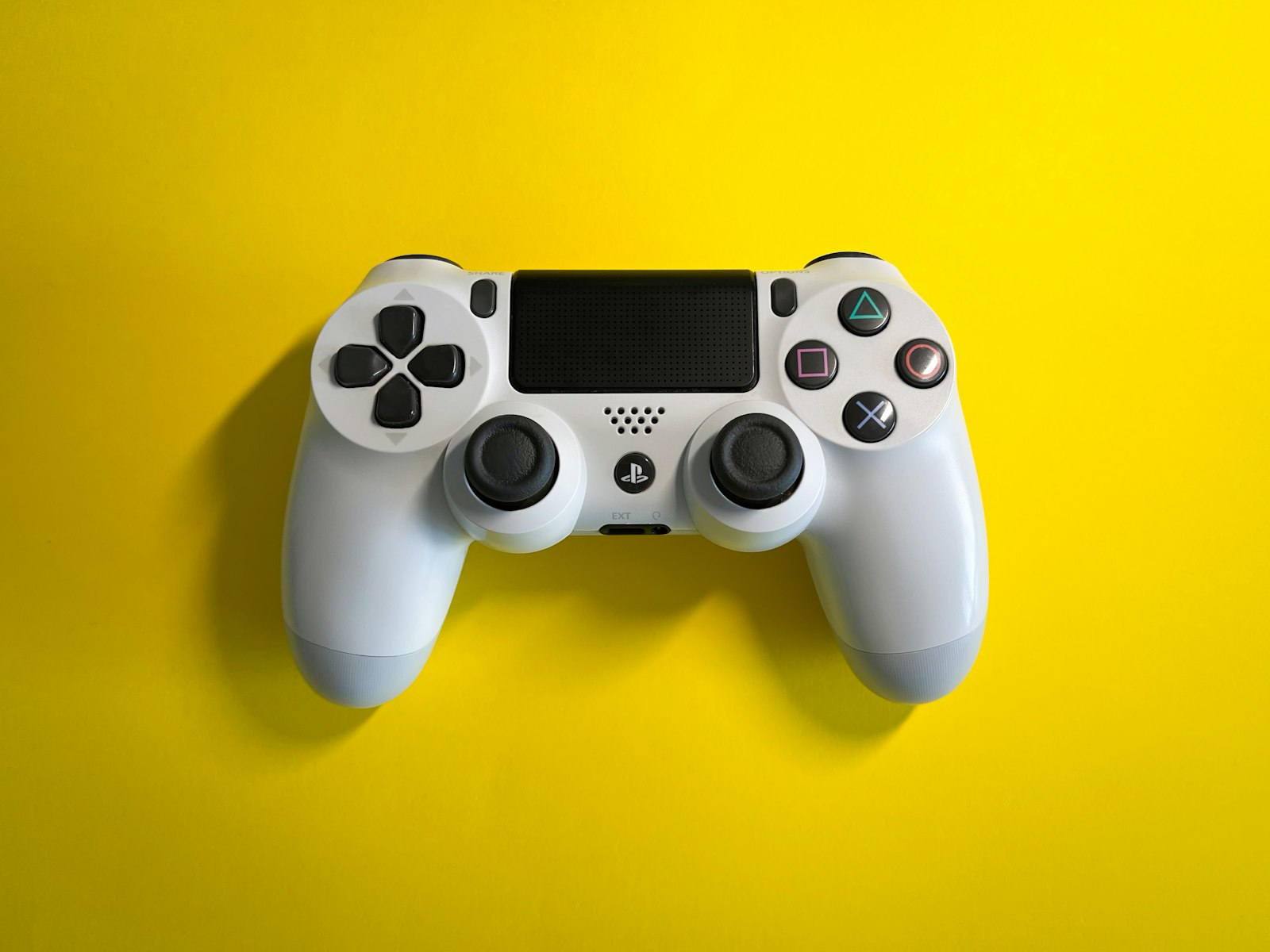 Close-up of a white gaming controller showing its analog thumbstick